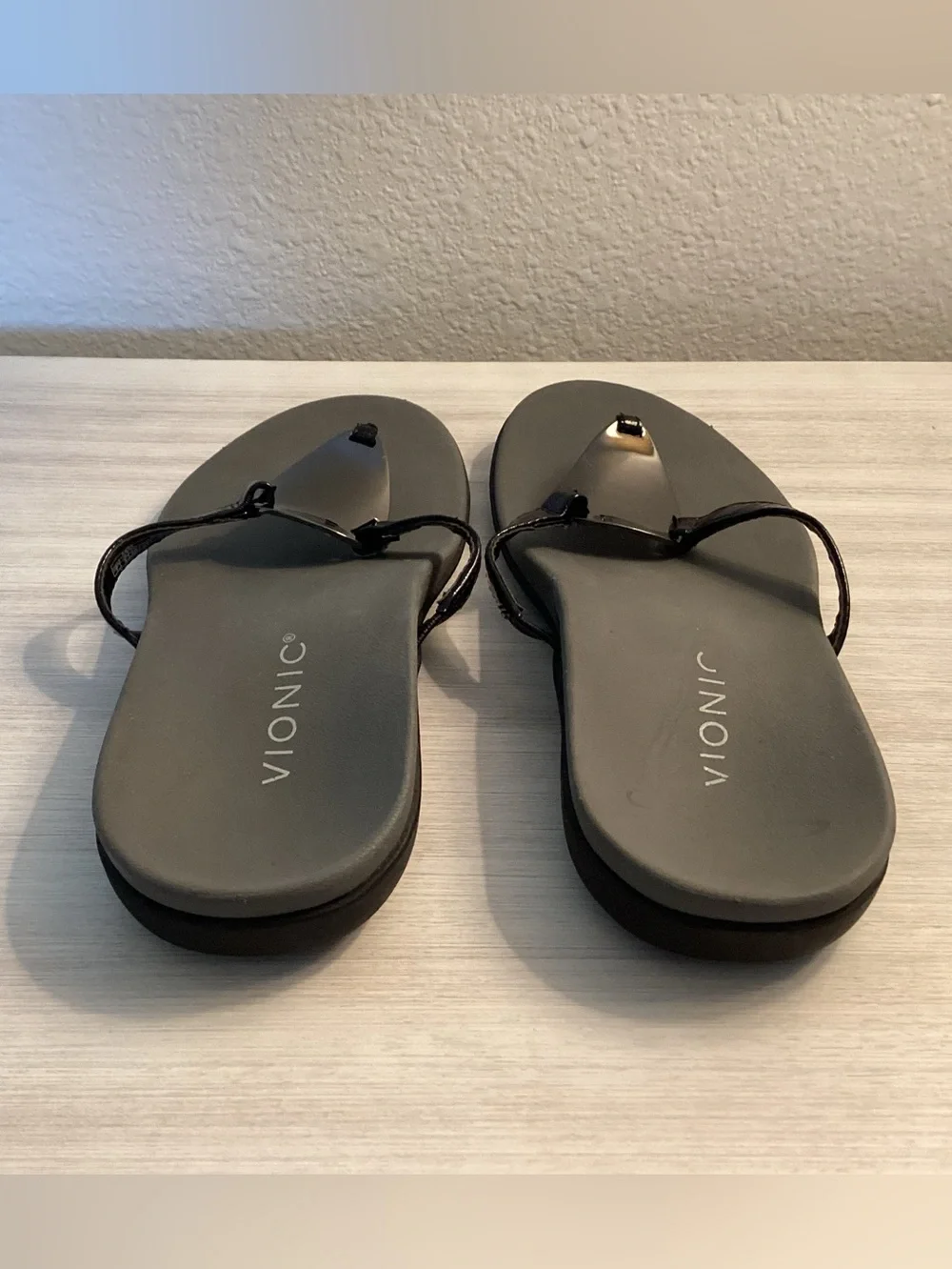 Vionic Crinkle Raysa Black Patent Crinkle Metal Leather Sandals Size US 7